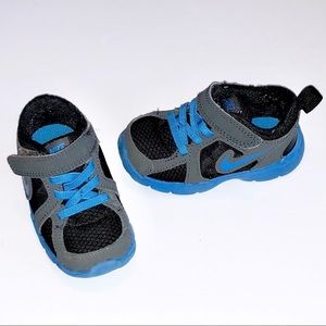 Nike tennis shoes 5c toddler in awesome condition